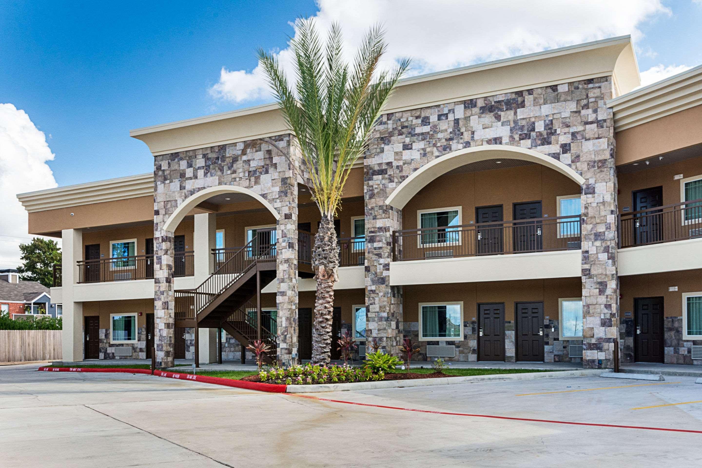 Econo & Houston Nw-cy-fair Jersey Village
