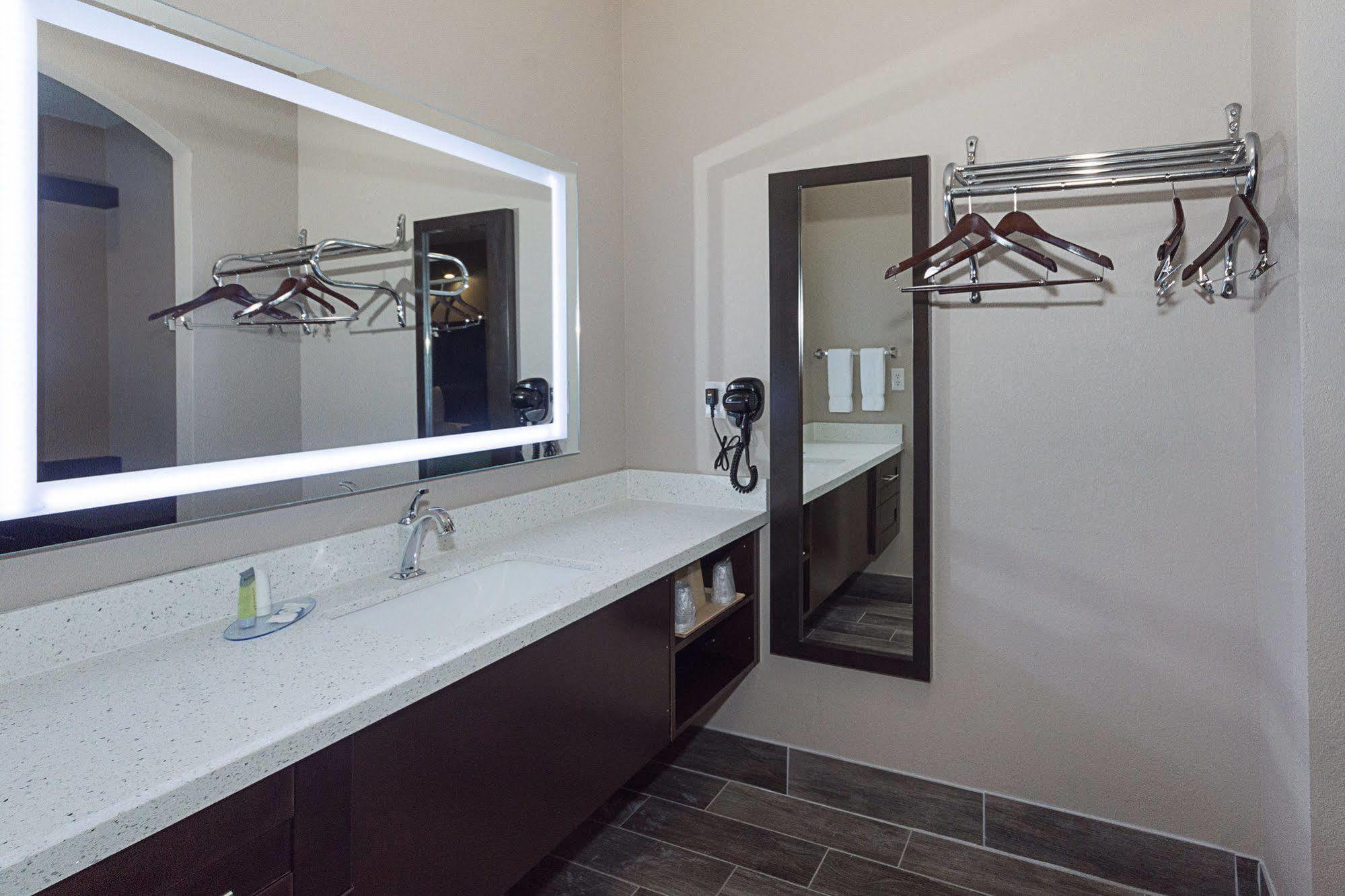 Econo & Nw-cy-fair Hotel Houston